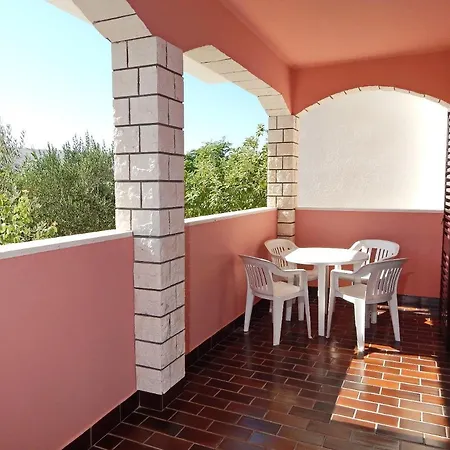 Luce - Family Friendly & Parking Apartmán *