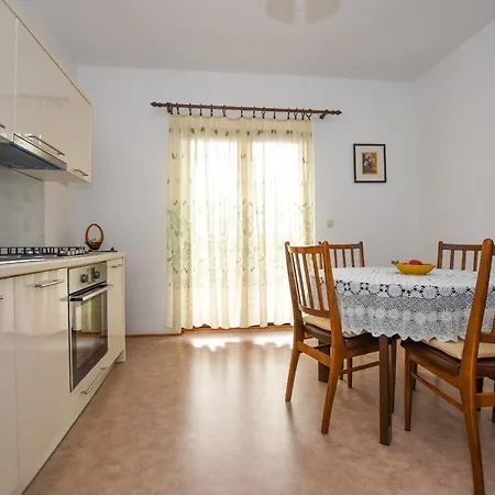 Luce - Family Friendly & Parking * Pag Town