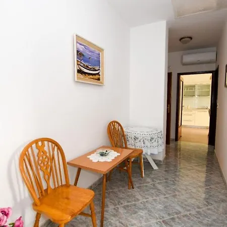 Apartmán Luce - Family Friendly & Parking Pag Town