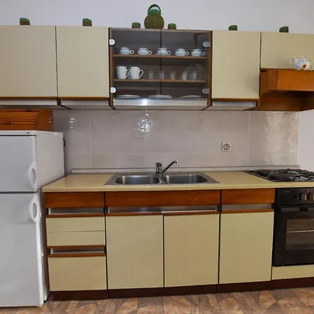 Luce - Family Friendly & Parking Daire Pag Town