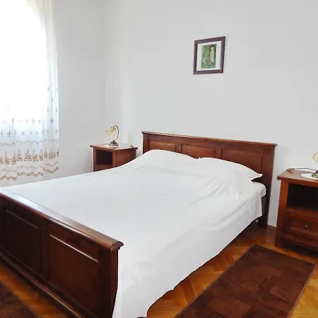 Luce - Family Friendly & Parking Apartmán *