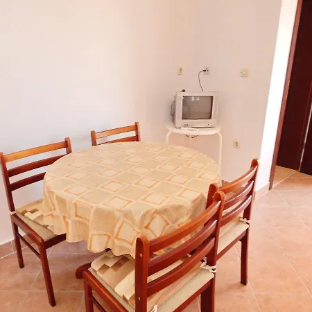 Luce - Family Friendly & Parking Pag Town