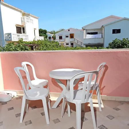 Apartmán Luce - Family Friendly & Parking Pag Town