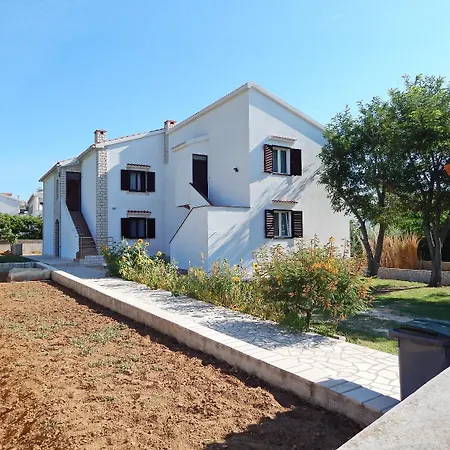 Appartement Luce - Family Friendly & Parking Pag Town