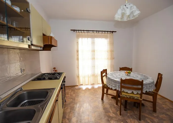 Apartman Luce - Family Friendly & Parking *
