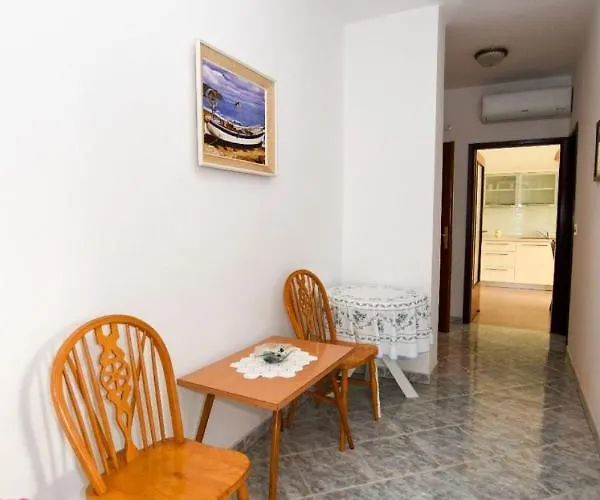 Appartement Luce - Family Friendly & Parking Pag Town