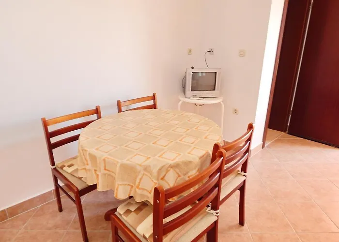 Luce - Family Friendly & Parking Pag Town
