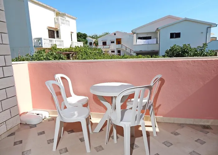 Apartman Luce - Family Friendly & Parking Pag Town