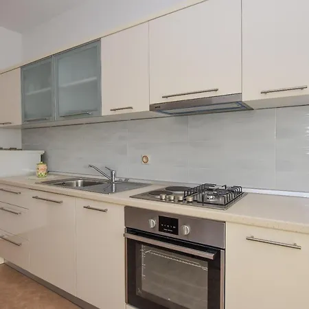 Luce - Family Friendly & Parking Apartment